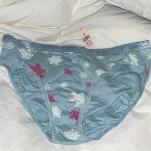 Victoria’s Secret VINTAGE Large Low rise Bikini Cotton tags snowflake panty